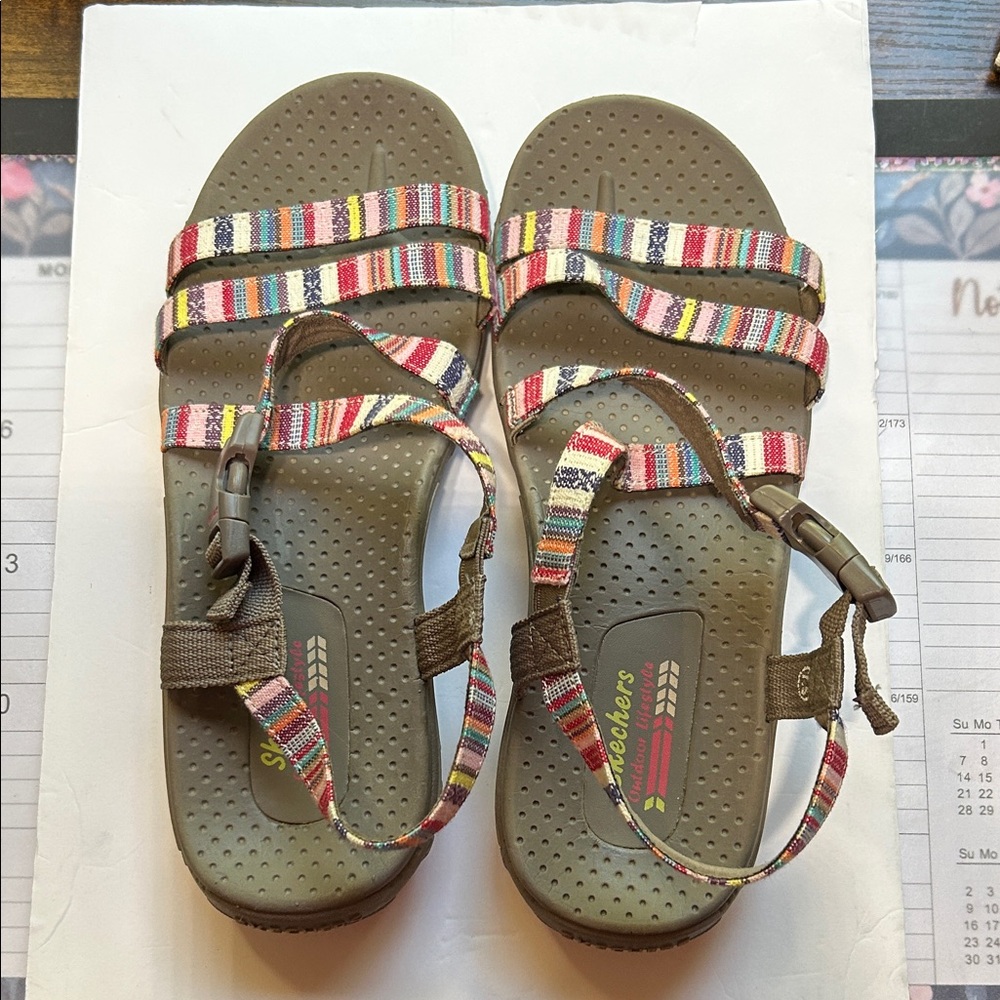 Women’s Skechers Reggae Sandals Sz 7.5 with Multicolor Striped Straps EUC